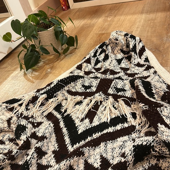 Saks Fifth Avenue fringe Boho Aztec, tribal print, open cardigan sweater M/L - Picture 12 of 13